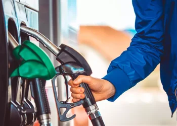 Akaryakıta Çifte Zam Kapıda: Araç Sahiplerine “Bugün Alın” Uyarısı